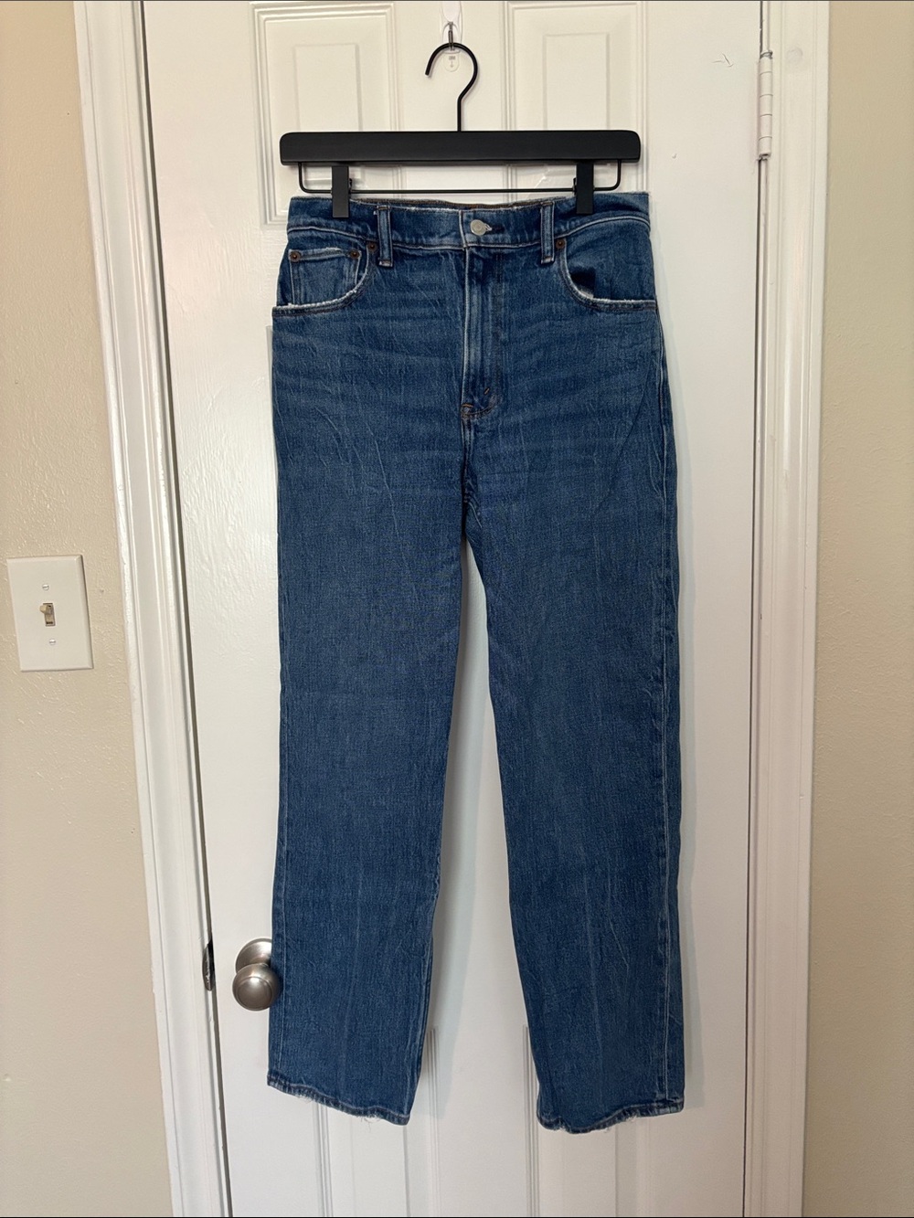 Abercrombie 90s Straight Ultra High Rise Jeans - Medium Wash (4 Short)
